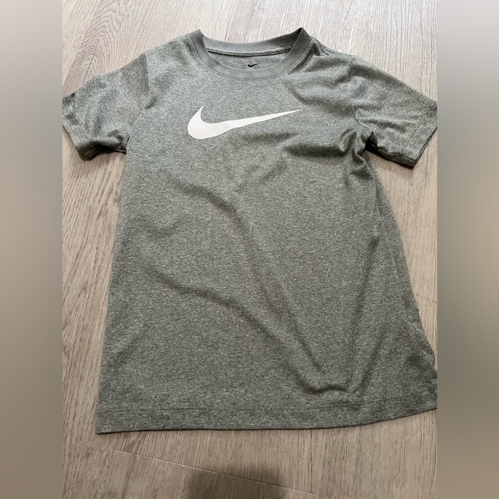 Nike Dry fit. M smoke freee home